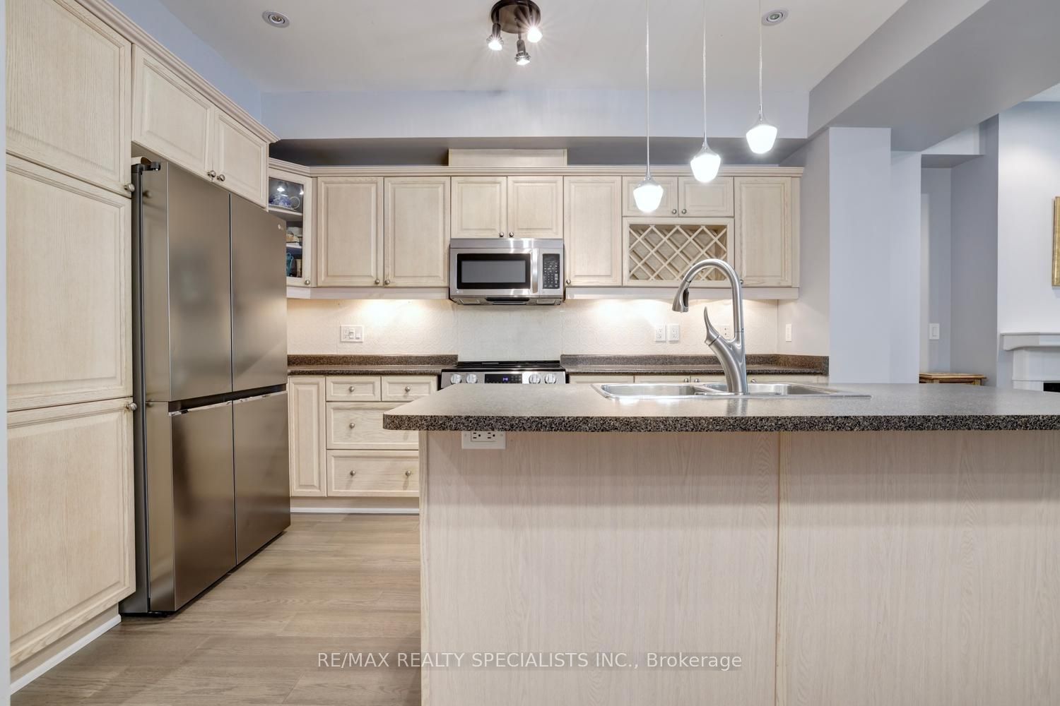 2401 Fifth Line W 8 Property Photo 8