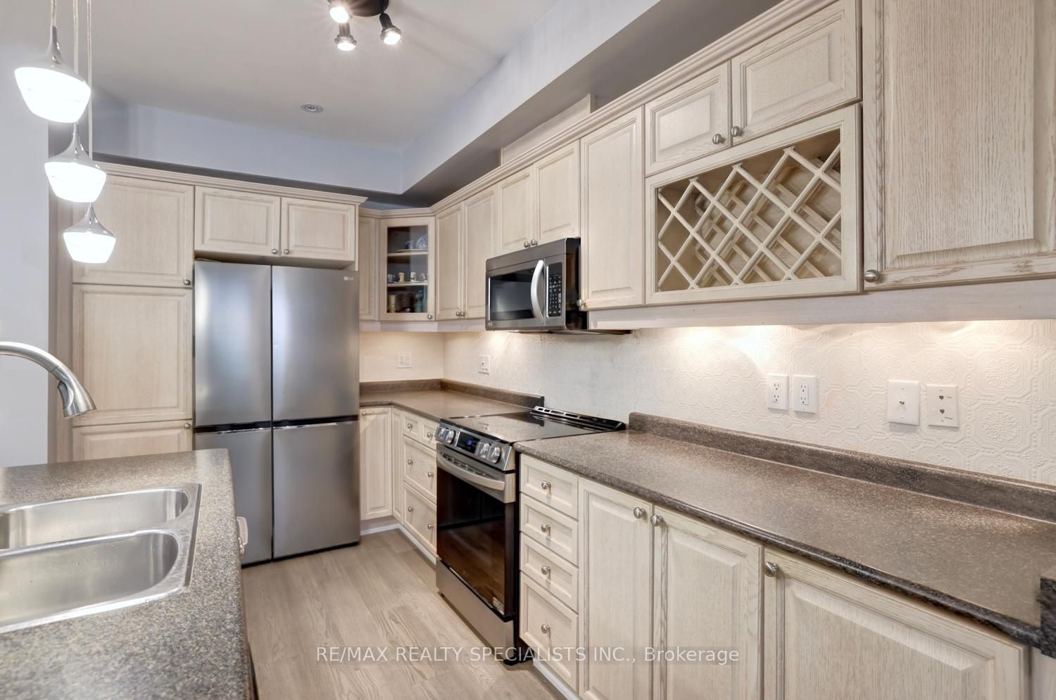 2401 Fifth Line W 8 Property Photo 10