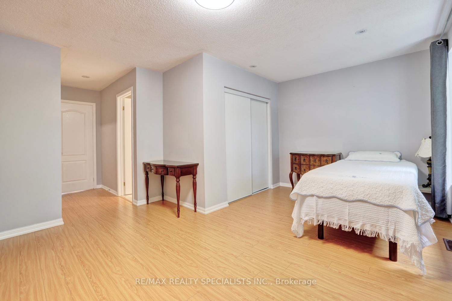 2401 Fifth Line W 8 Property Photo 19
