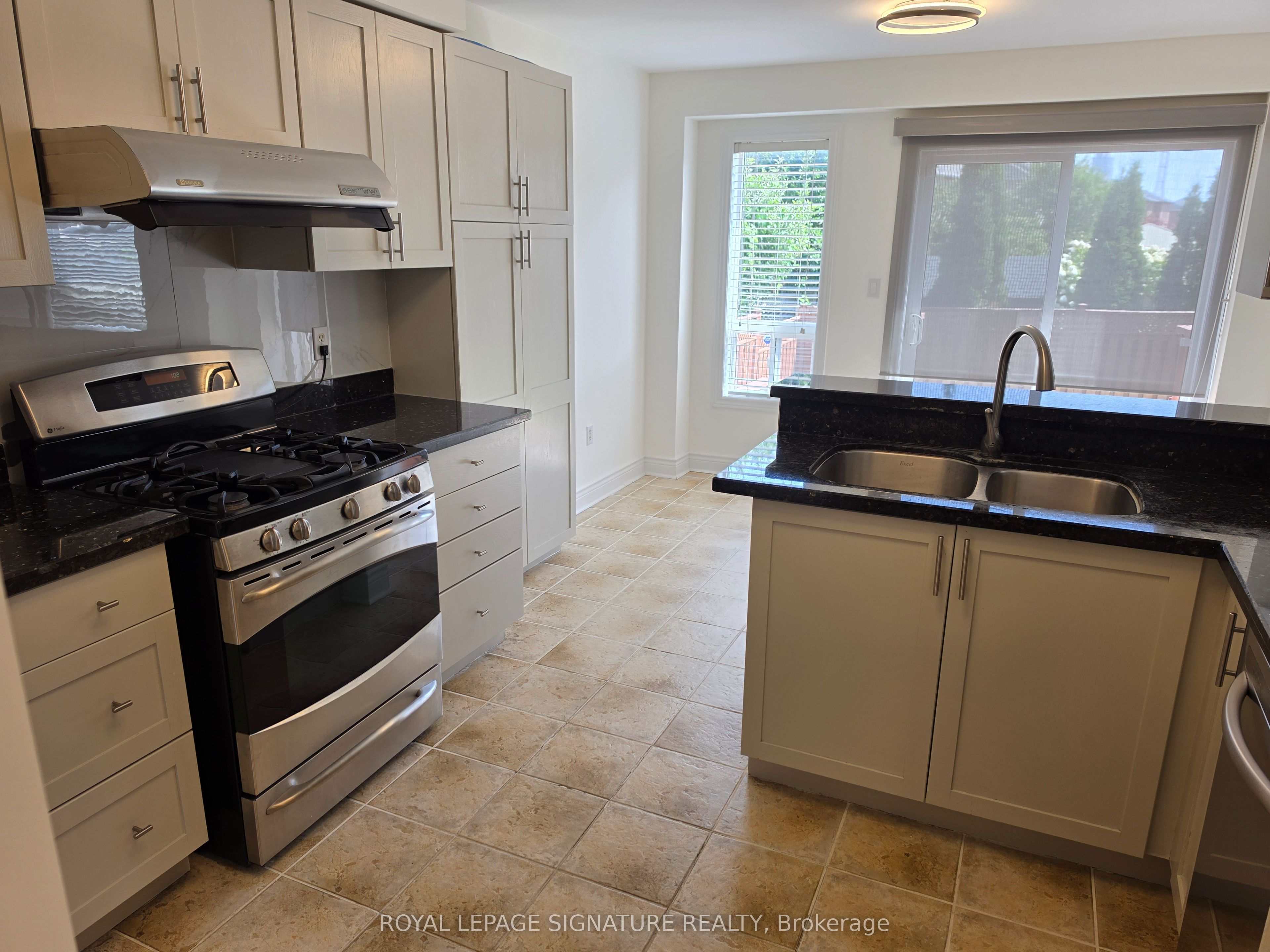 794 White Clover Way Property Photo 5