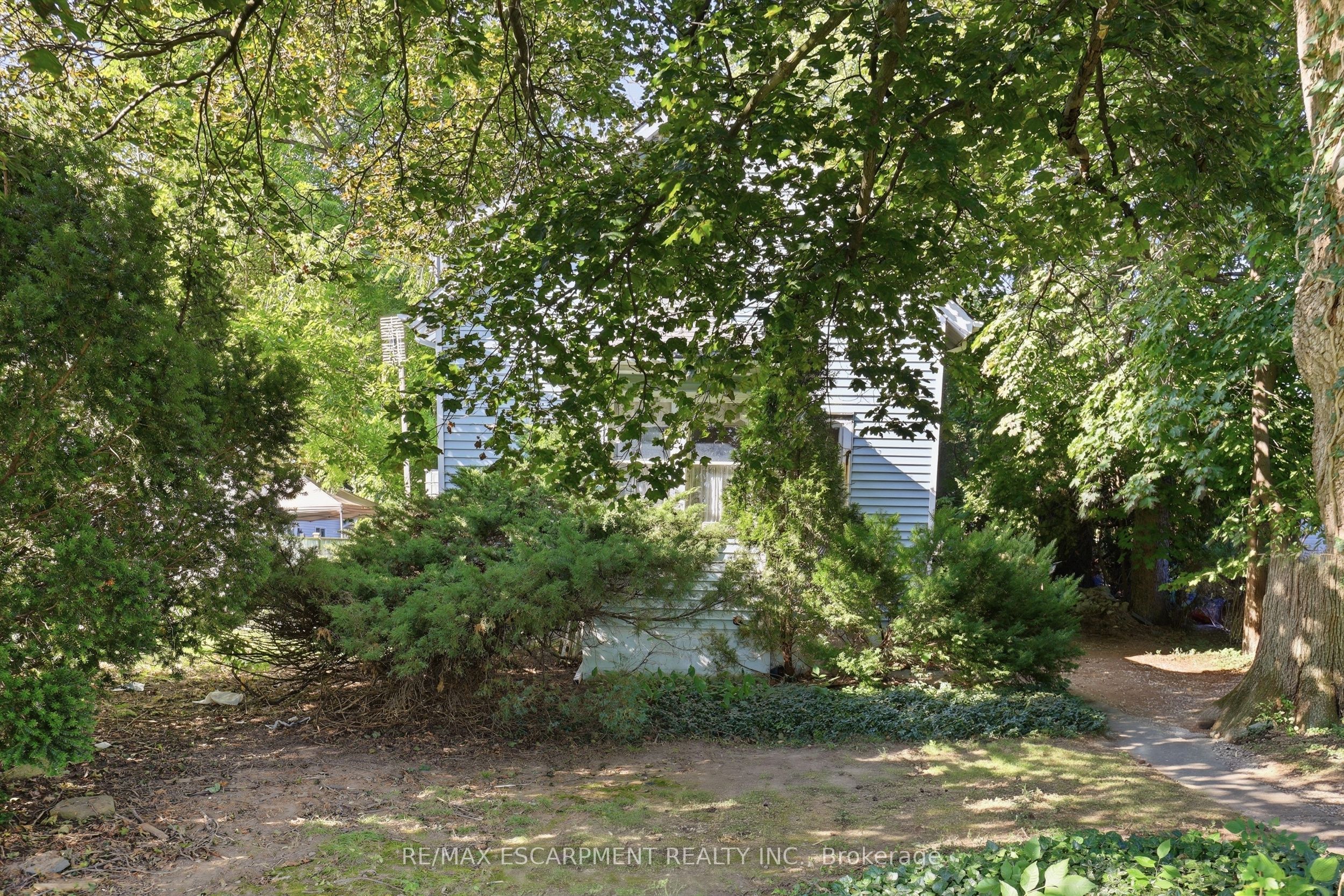 152 Commercial Street Property Photo 4
