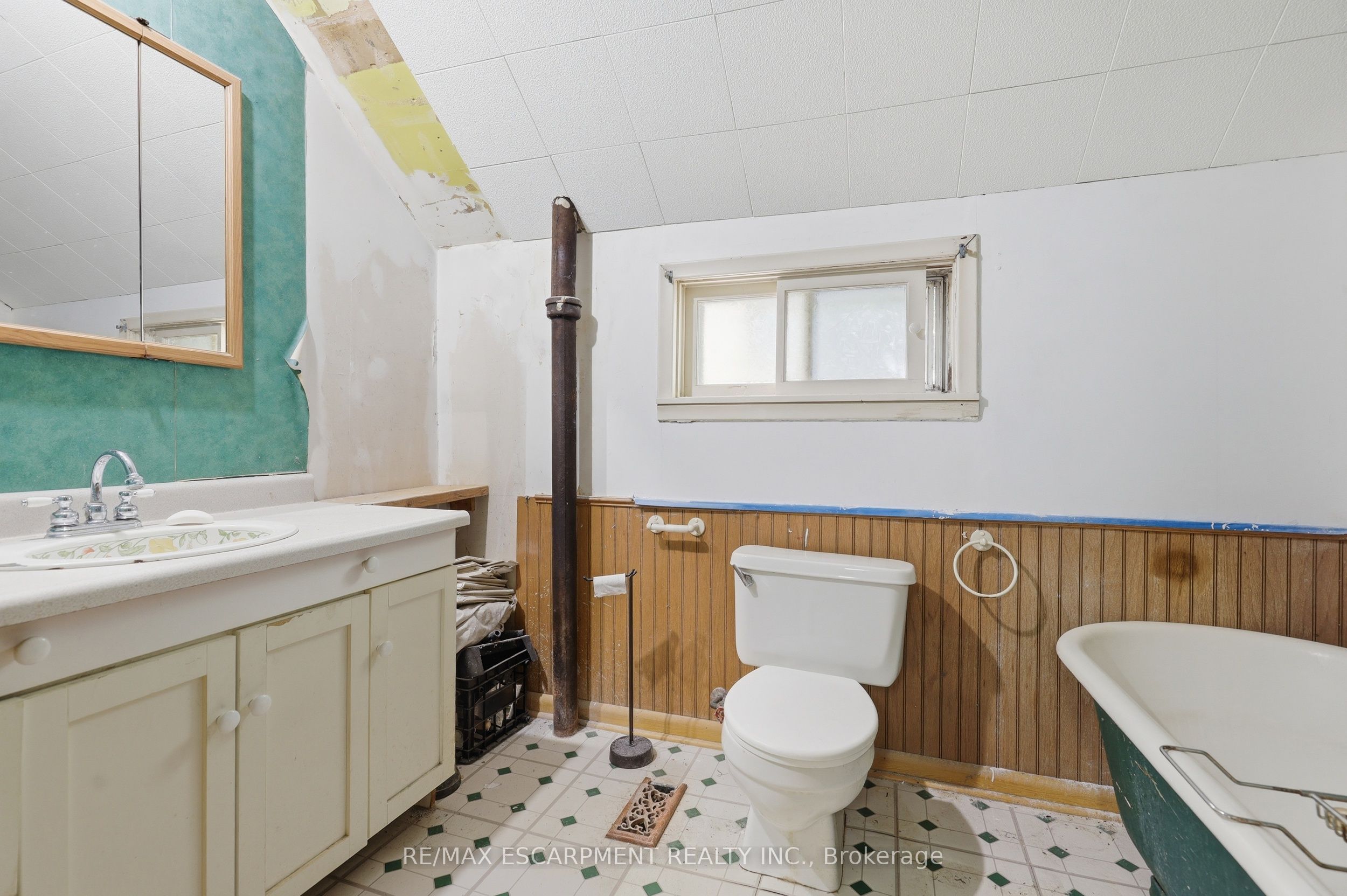 152 Commercial Street Property Photo 14