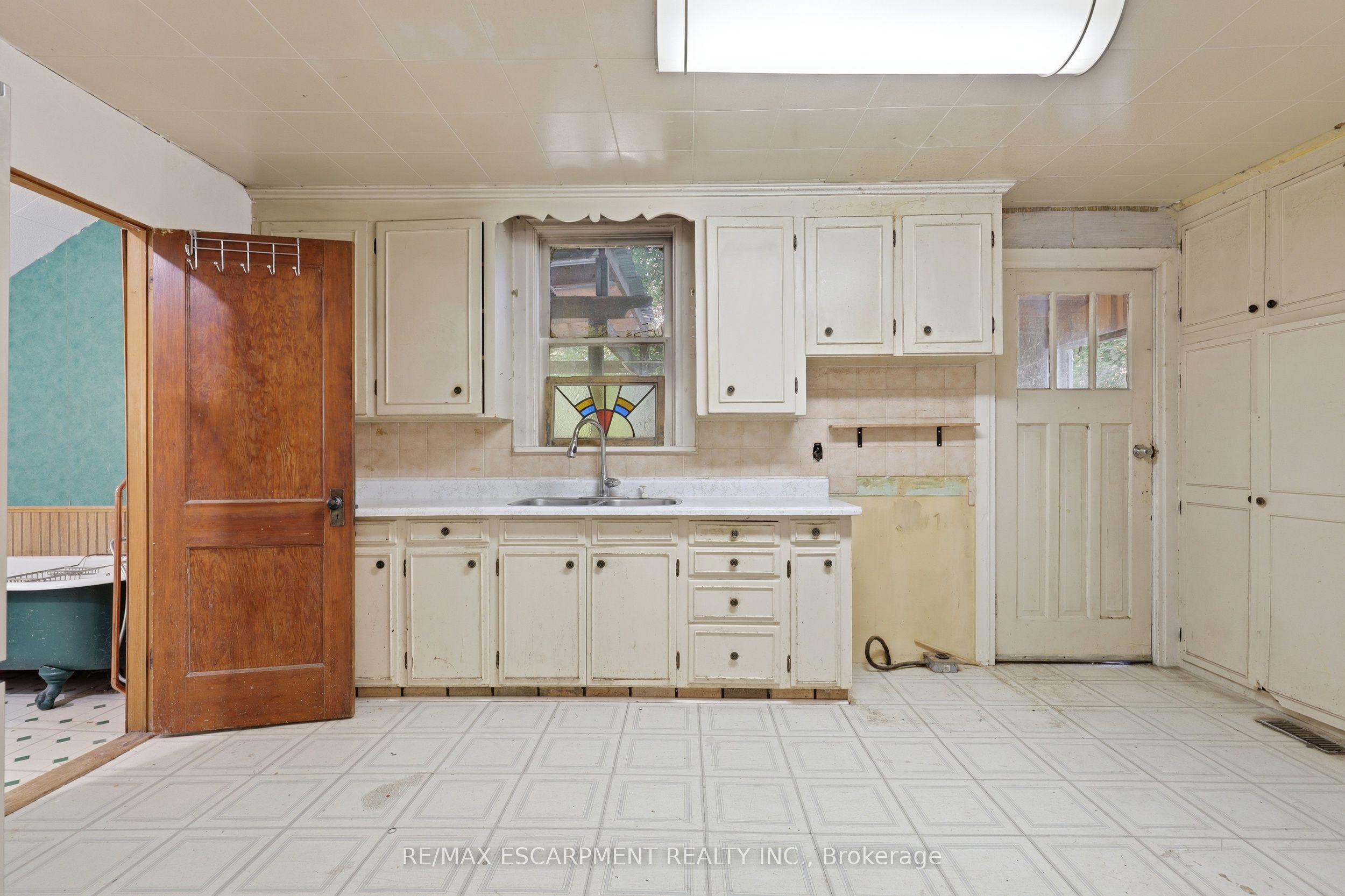 152 Commercial Street Property Photo 16