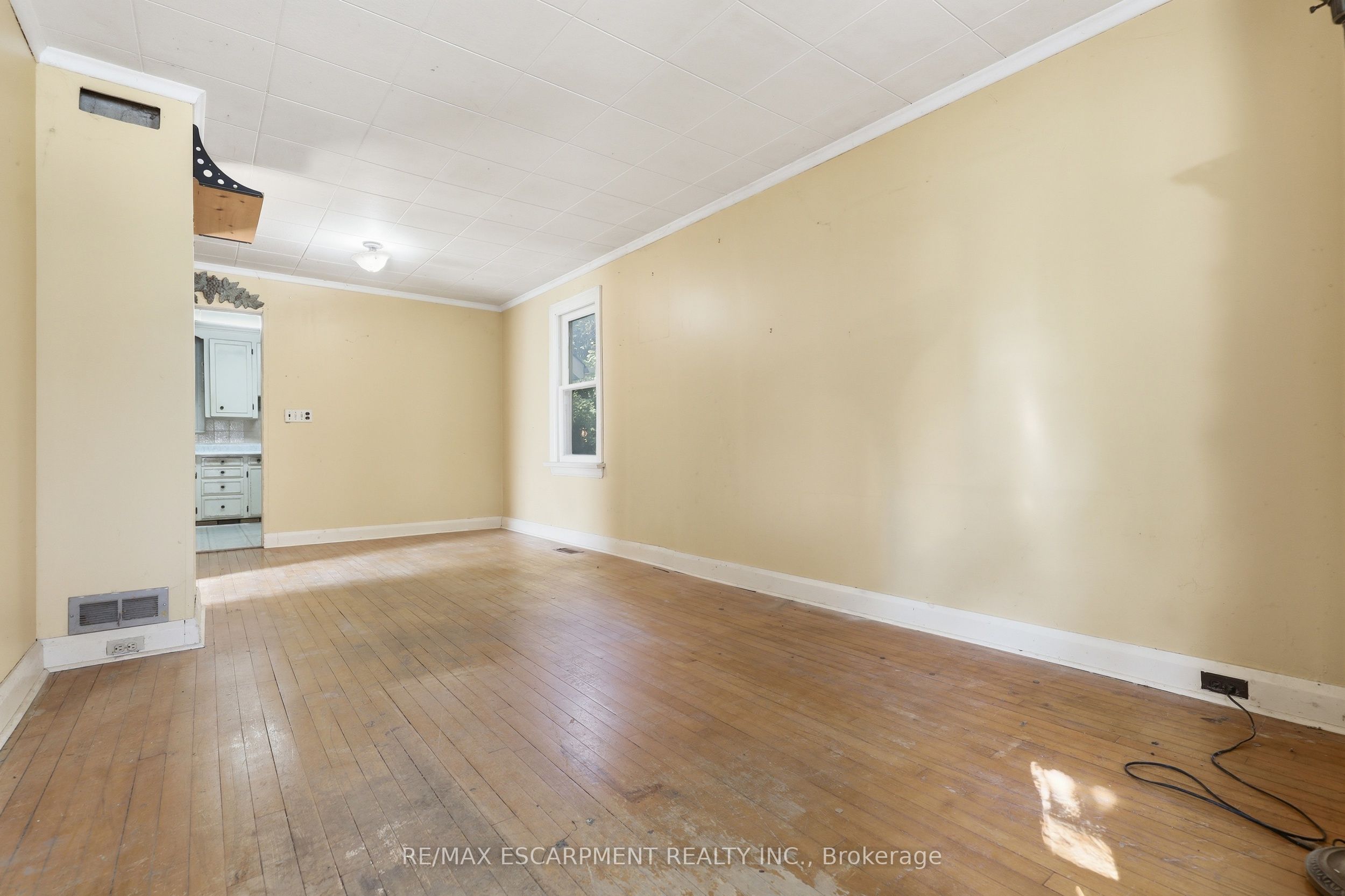 152 Commercial Street Property Photo 27