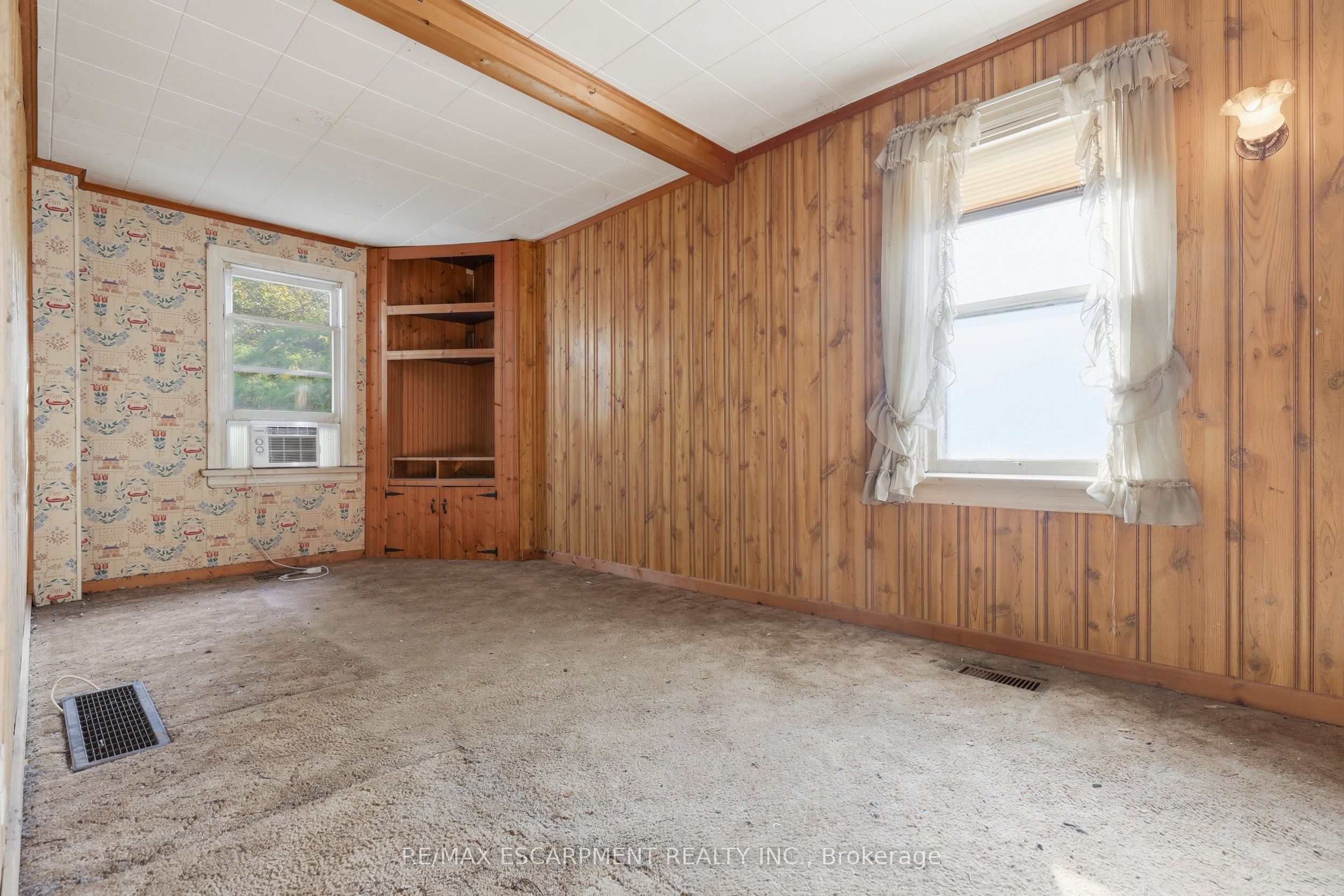 152 Commercial Street Property Photo 37
