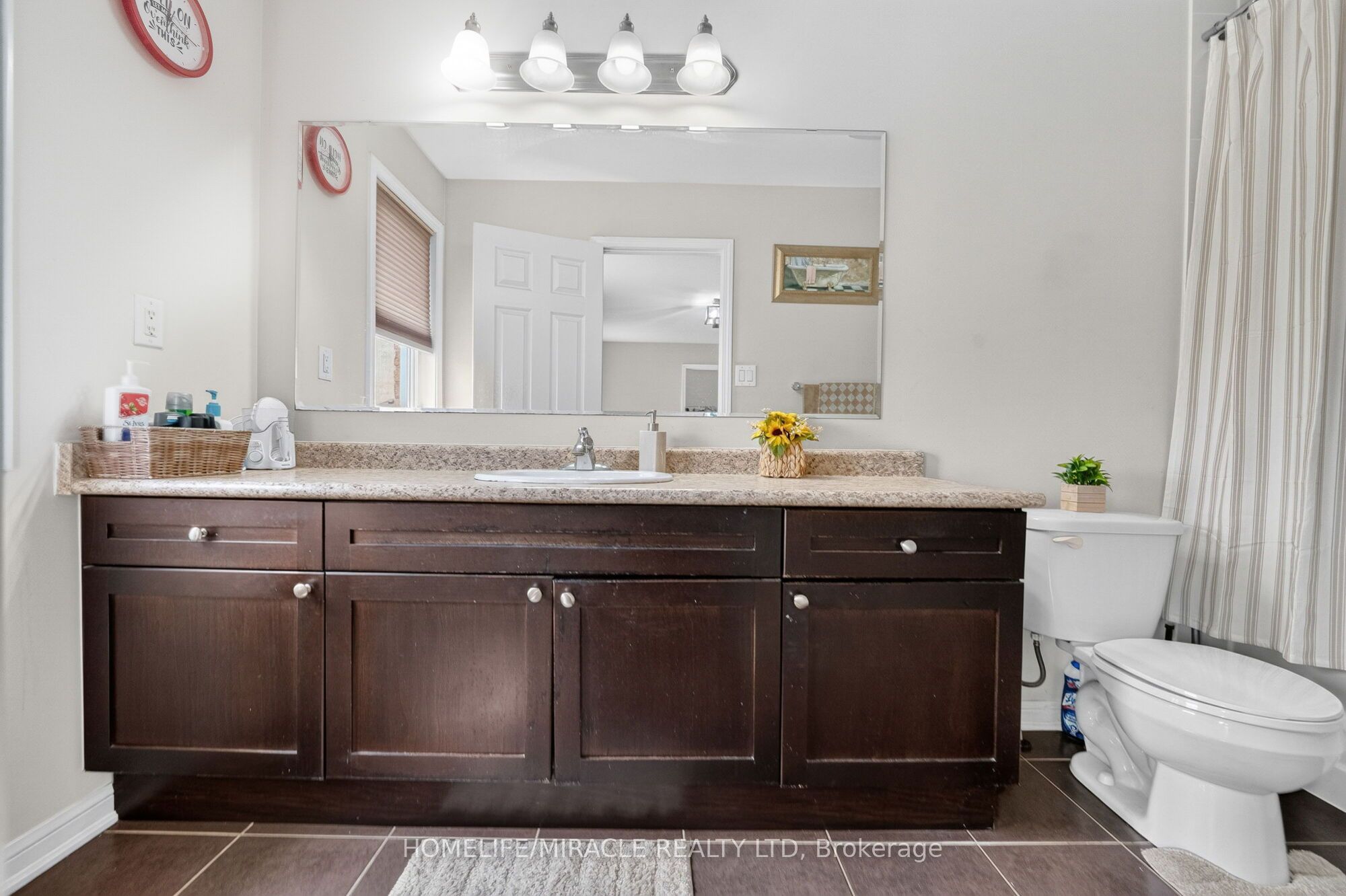 452 Tyrone Crescent Property Photo 6