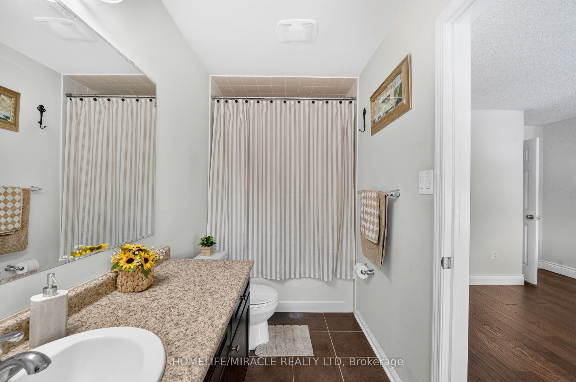 452 Tyrone Crescent Property Photo 7