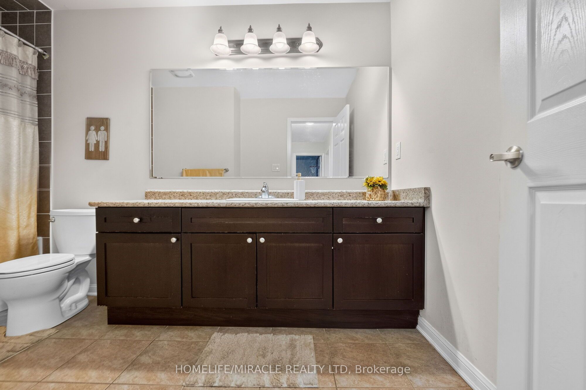 452 Tyrone Crescent Property Photo 12
