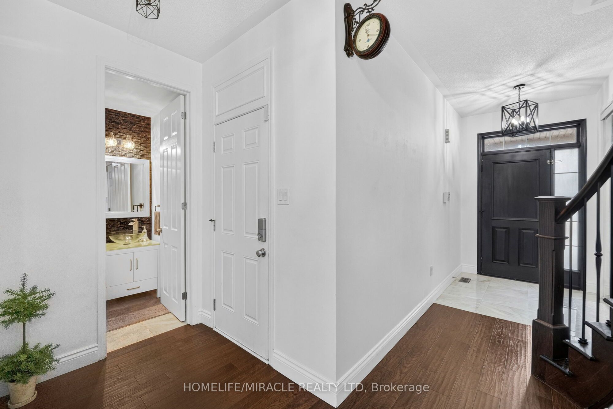 452 Tyrone Crescent Property Photo 21