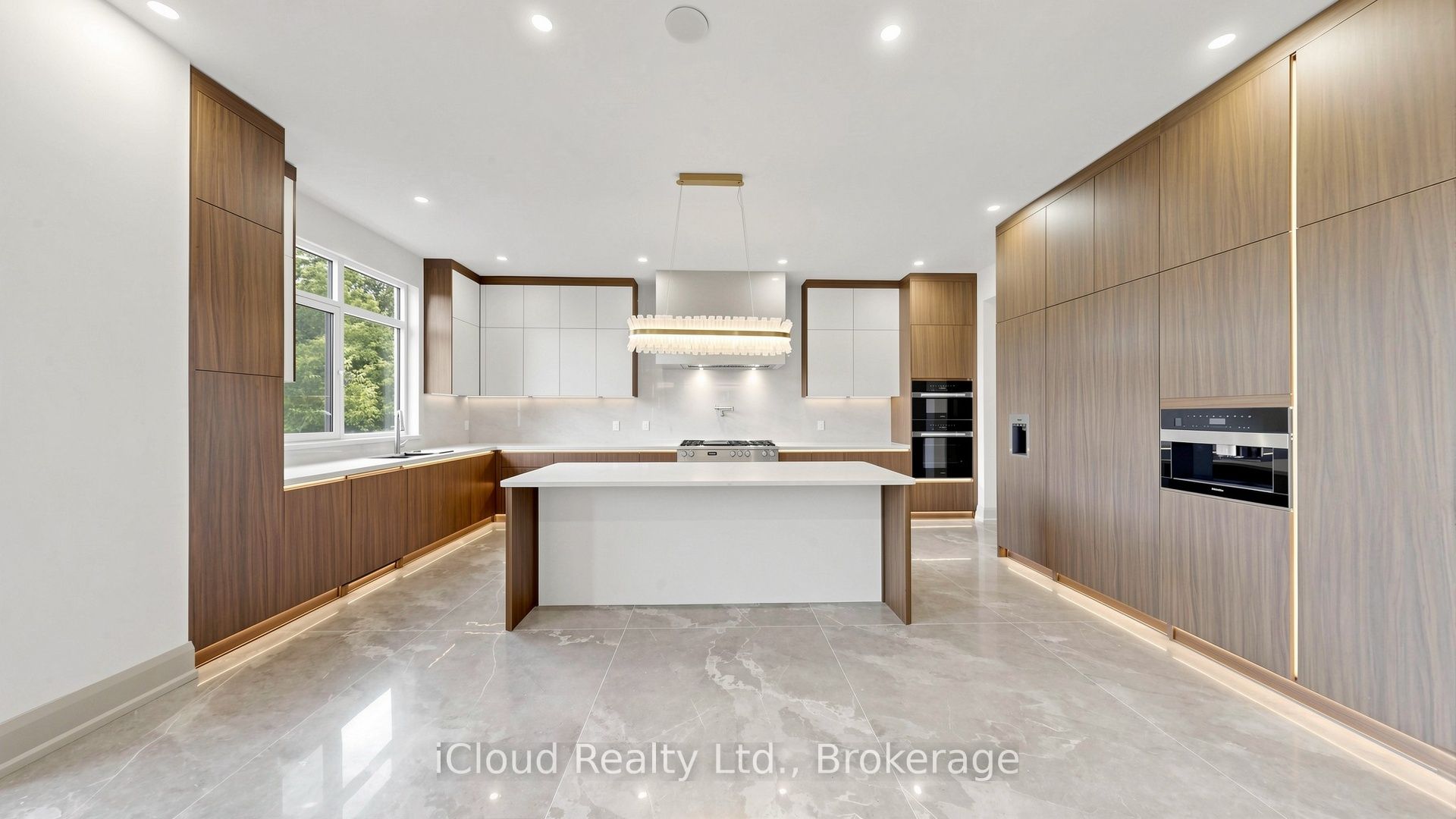 2539 Rugby Road Property Photo 2