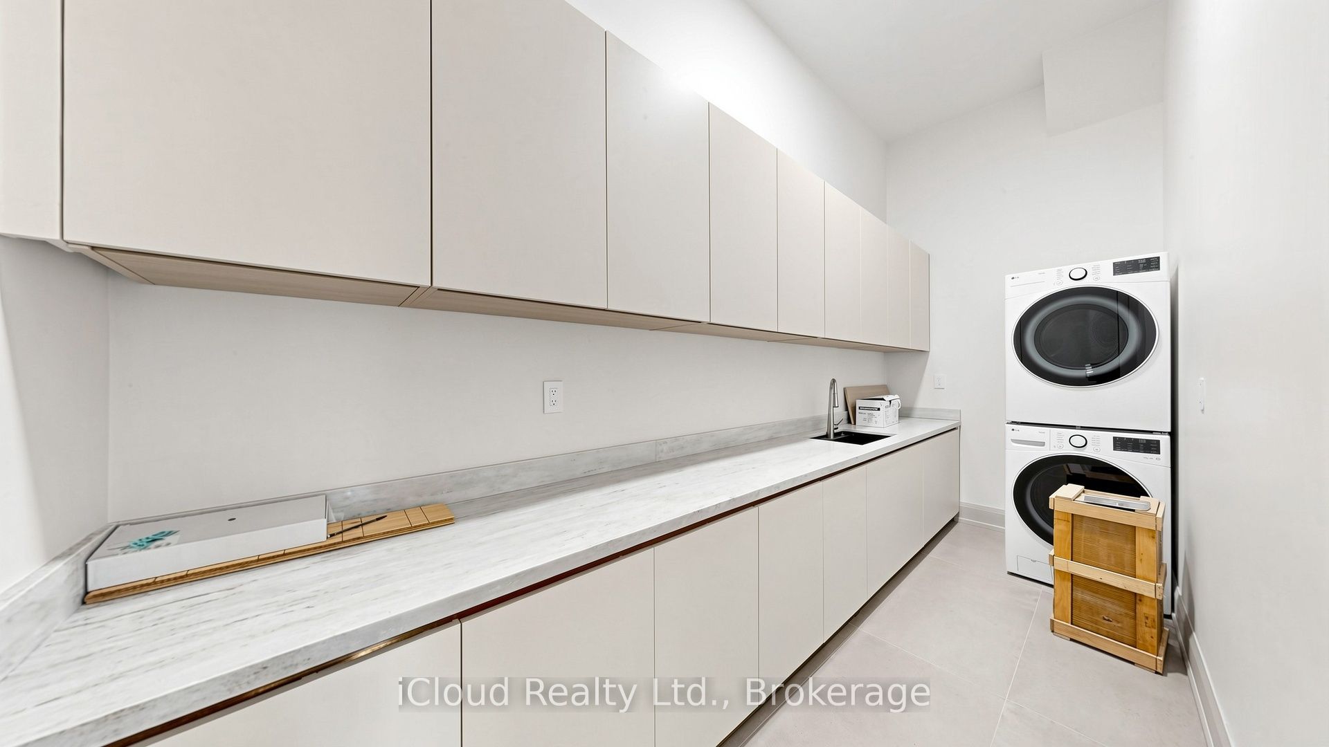 2539 Rugby Road Property Photo 17