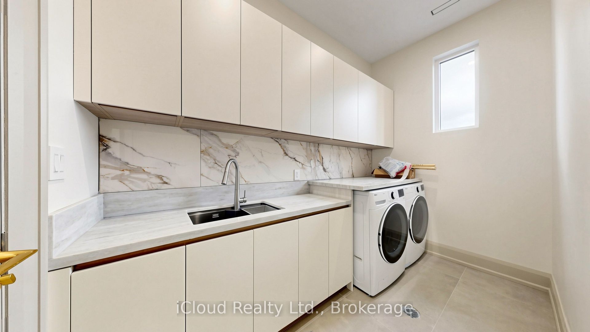 2539 Rugby Road Property Photo 31