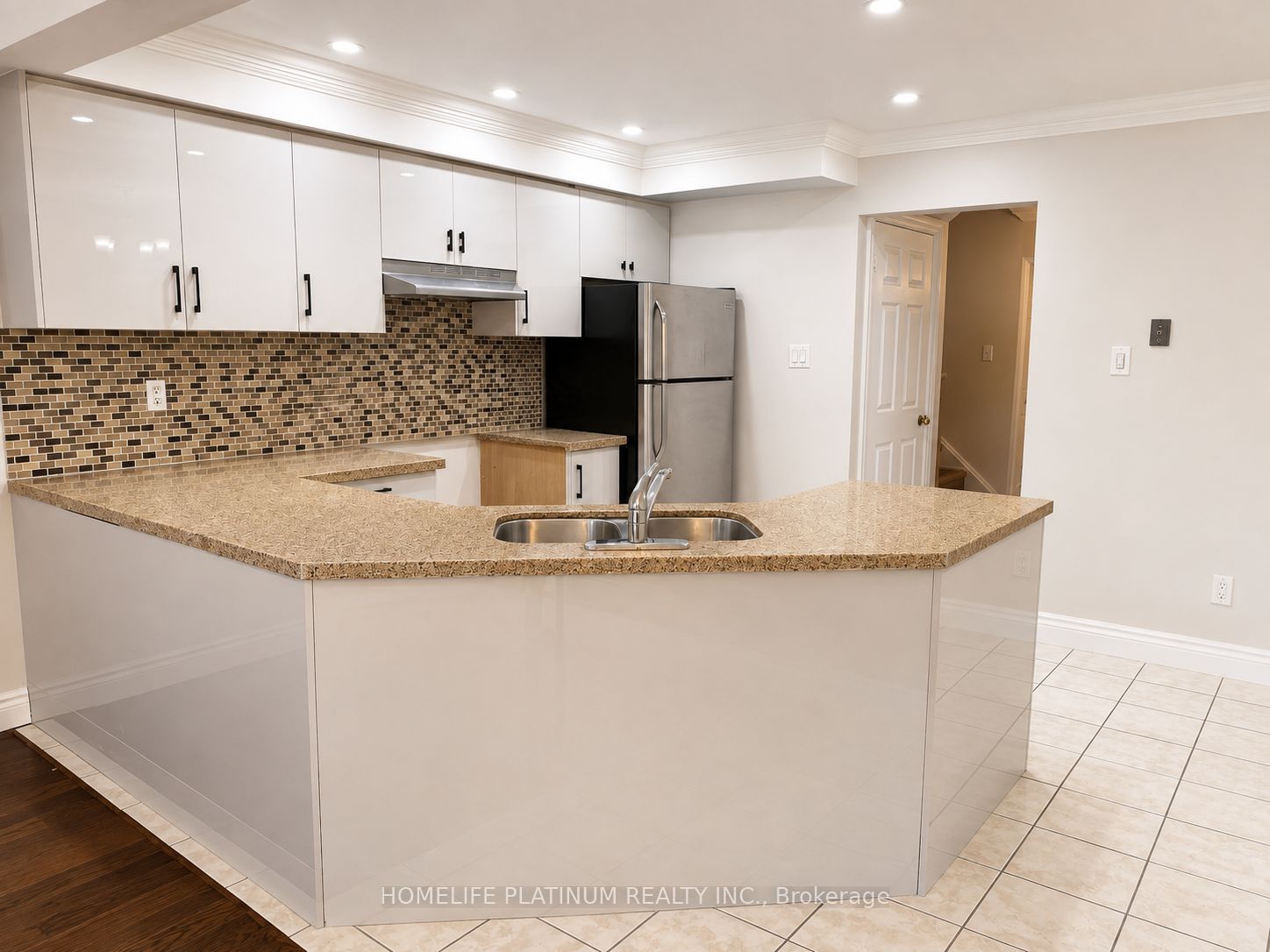 16 Langdale Crescent Property Photo 2