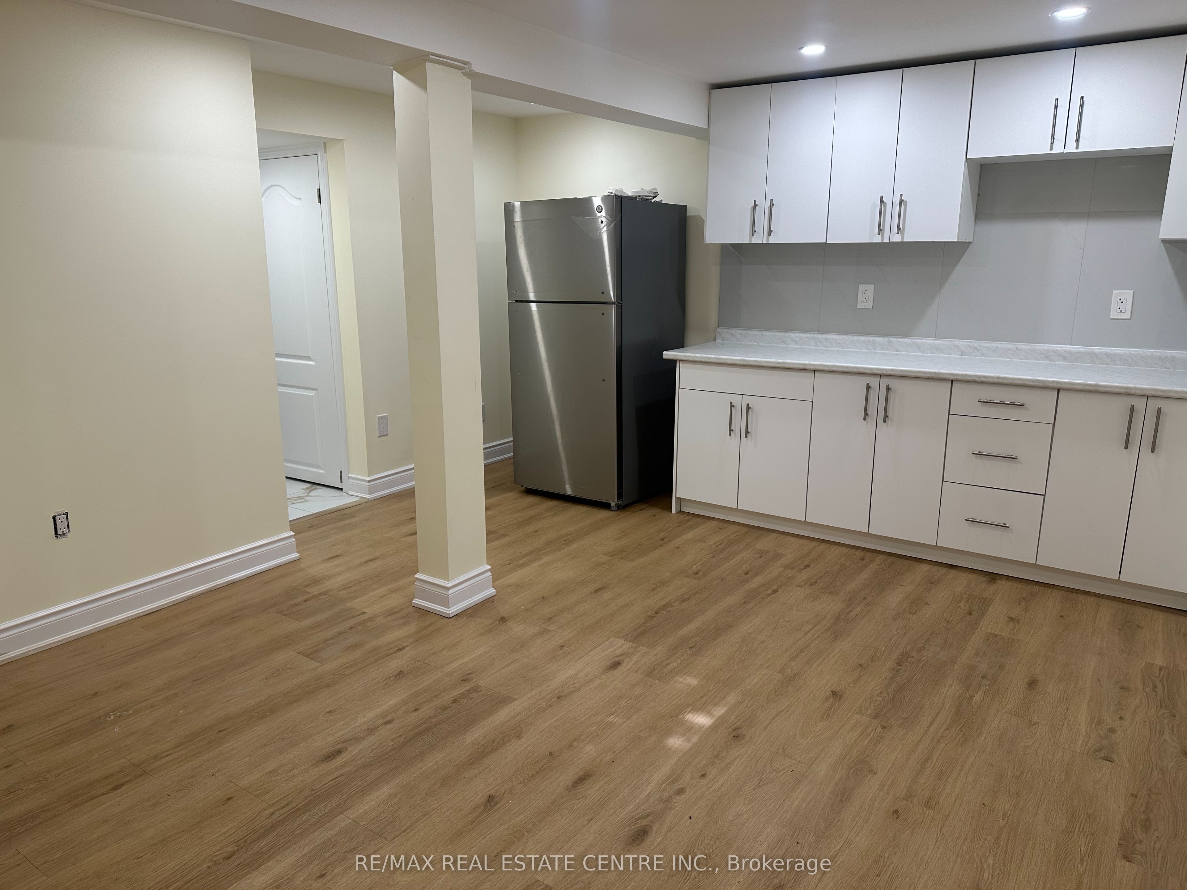 31 Haslemere Avenue Property Photo 4
