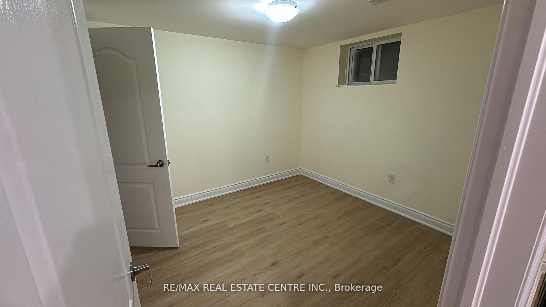 31 Haslemere Avenue Property Photo 6