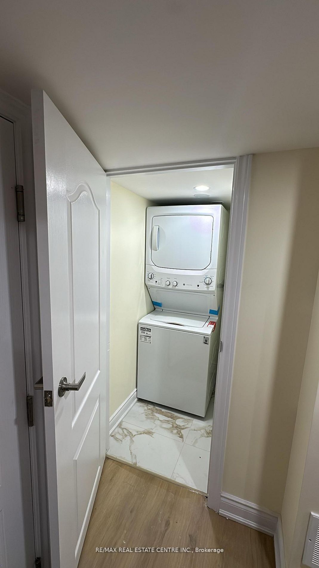 31 Haslemere Avenue Property Photo 7