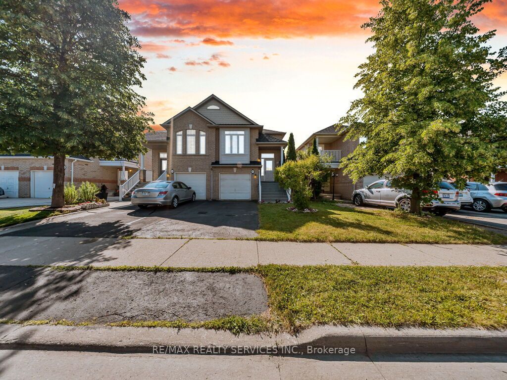 101 River Rock Crescent Property Photo 1