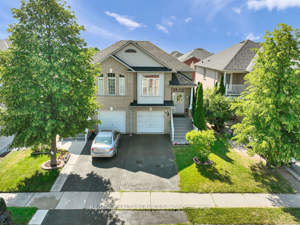 101 River Rock Crescent Property Photo 2