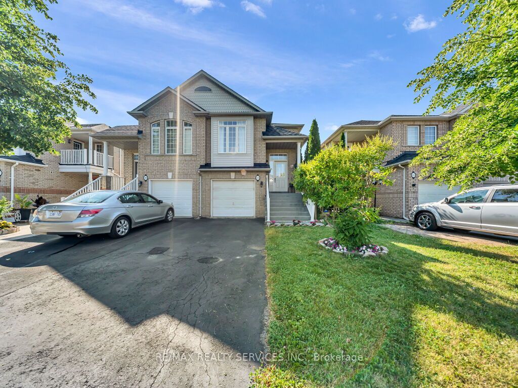 101 River Rock Crescent Property Photo 3