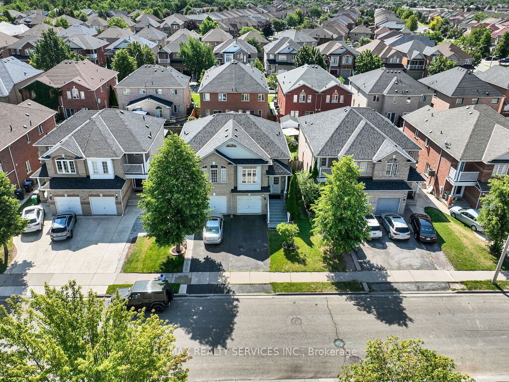 101 River Rock Crescent Property Photo 5