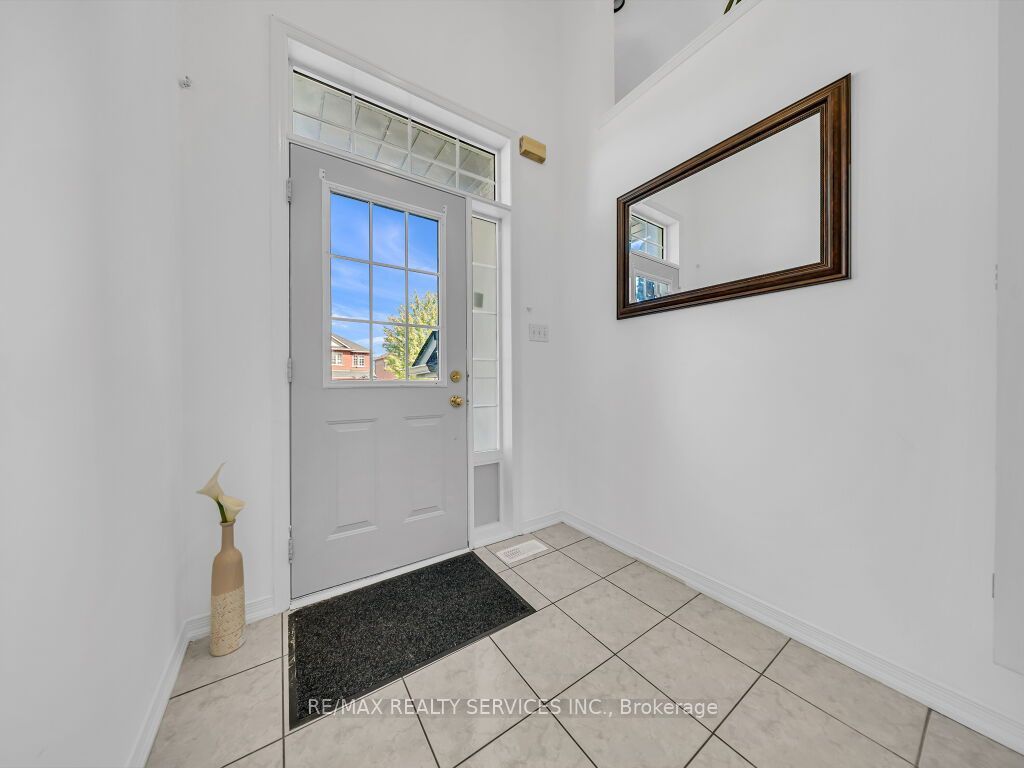101 River Rock Crescent Property Photo 6