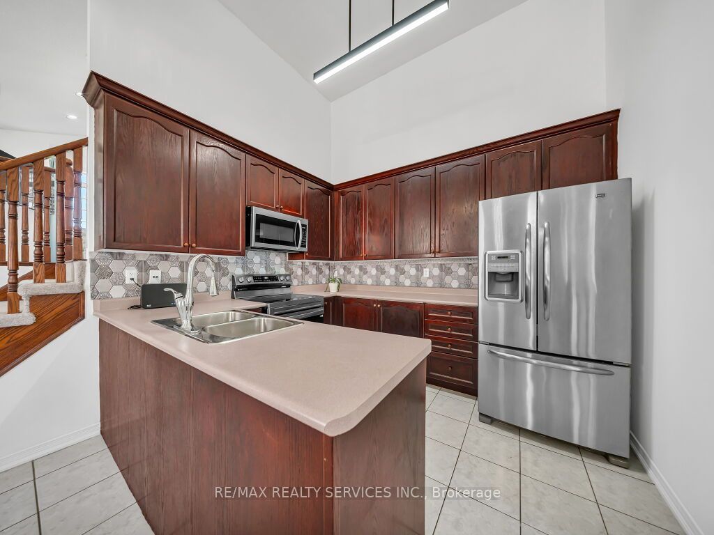 101 River Rock Crescent Property Photo 11