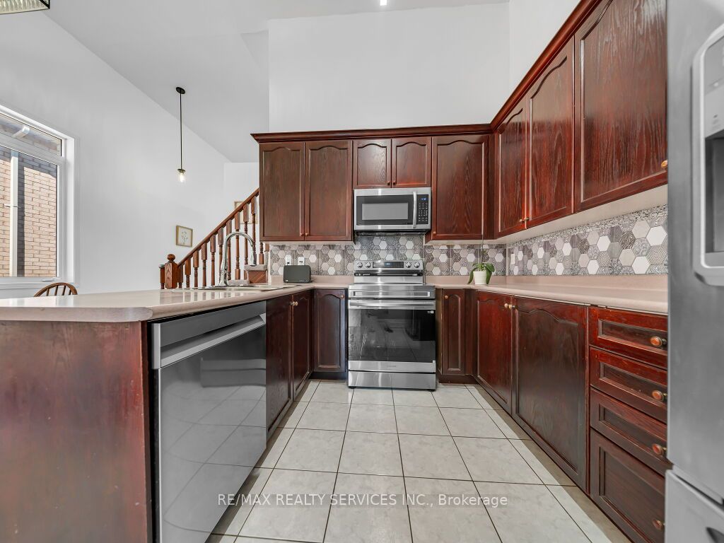 101 River Rock Crescent Property Photo 12