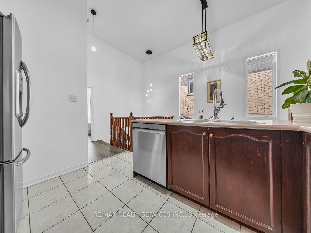 101 River Rock Crescent Property Photo 14