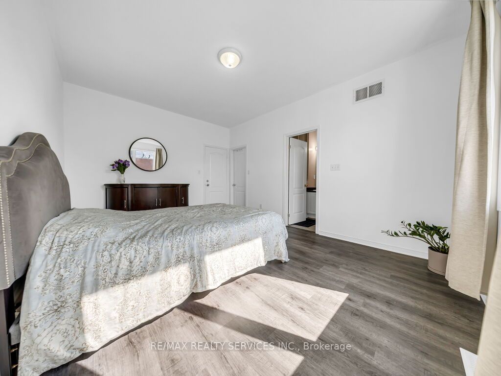 101 River Rock Crescent Property Photo 17