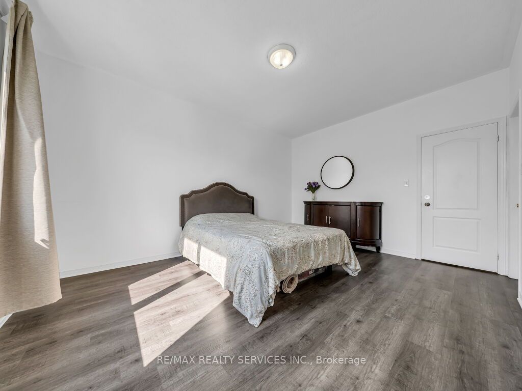 101 River Rock Crescent Property Photo 18
