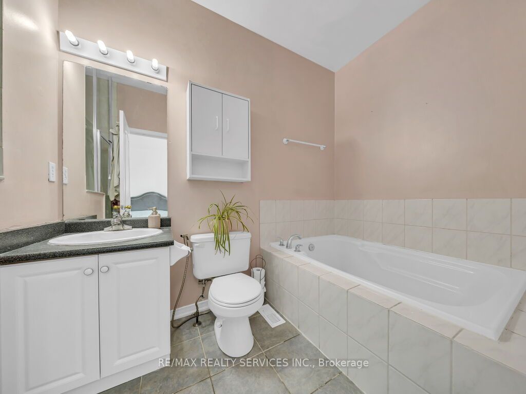 101 River Rock Crescent Property Photo 19