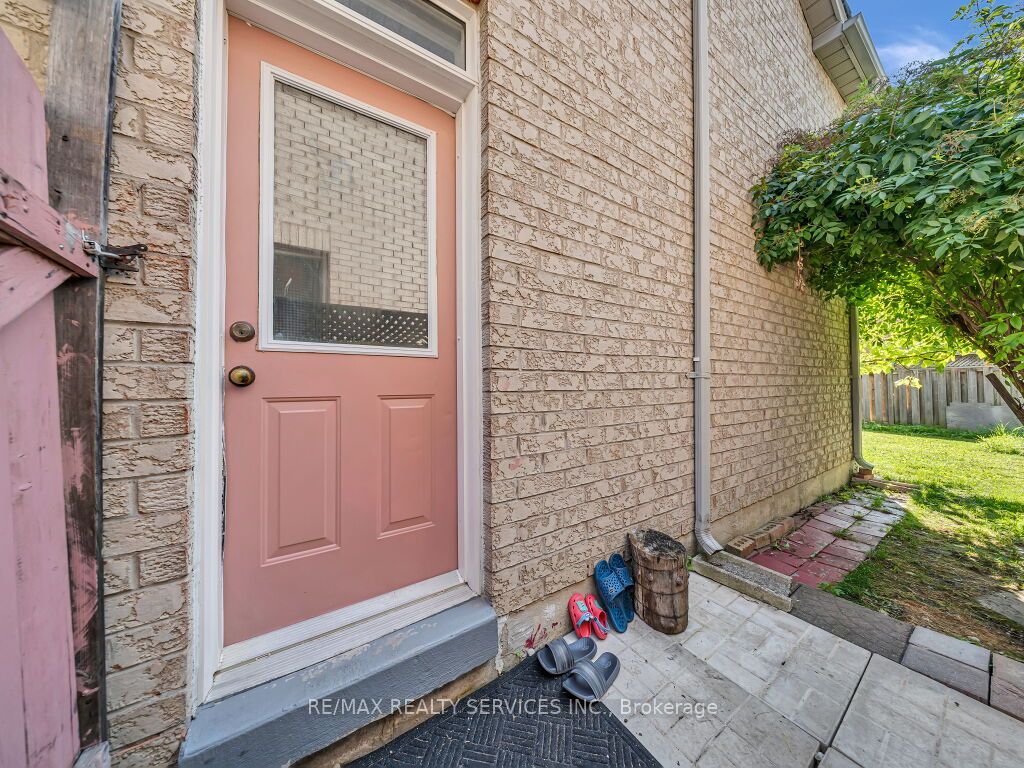 101 River Rock Crescent Property Photo 22