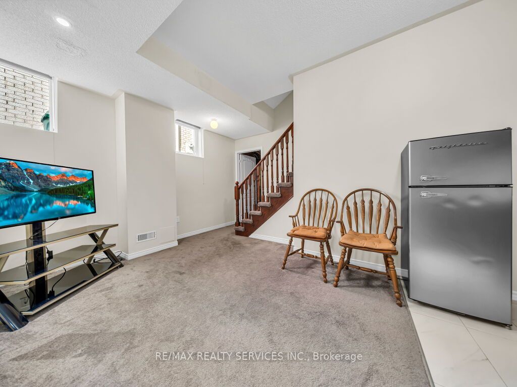 101 River Rock Crescent Property Photo 24