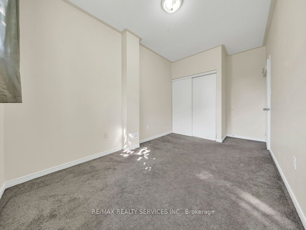 101 River Rock Crescent Property Photo 27