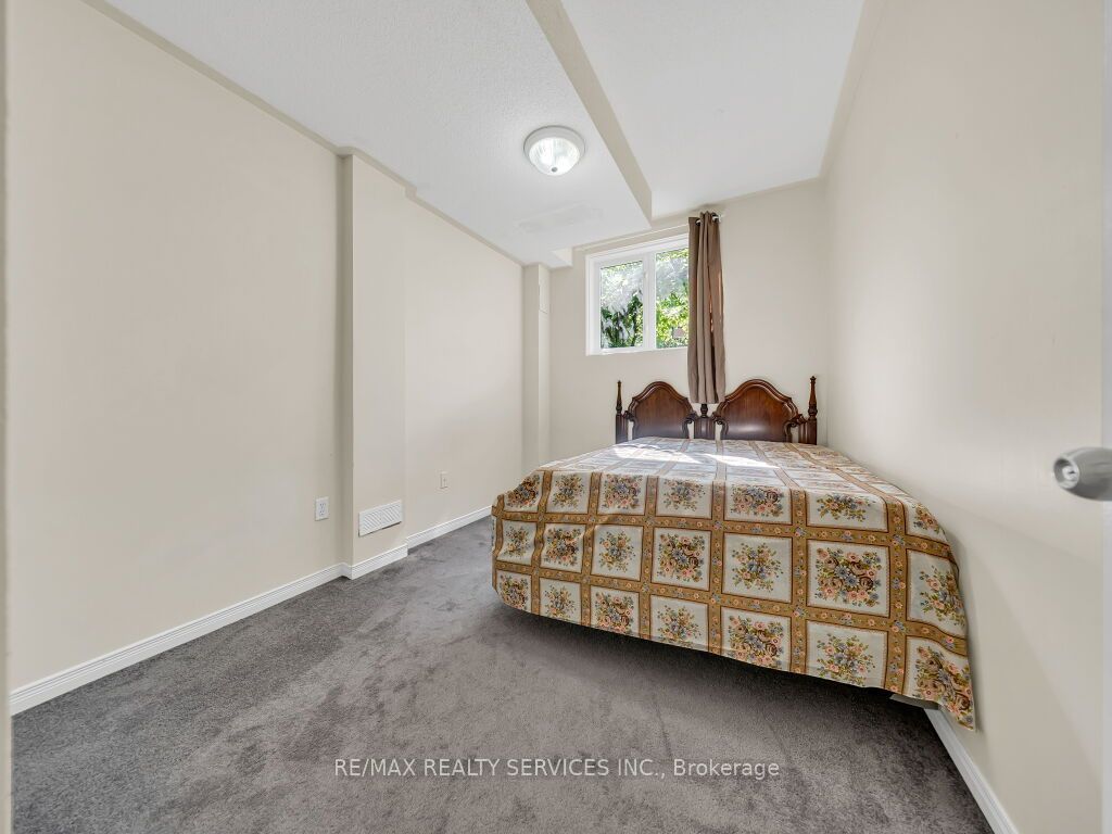 101 River Rock Crescent Property Photo 28