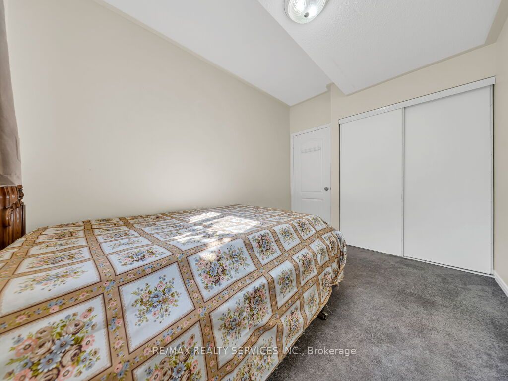 101 River Rock Crescent Property Photo 29