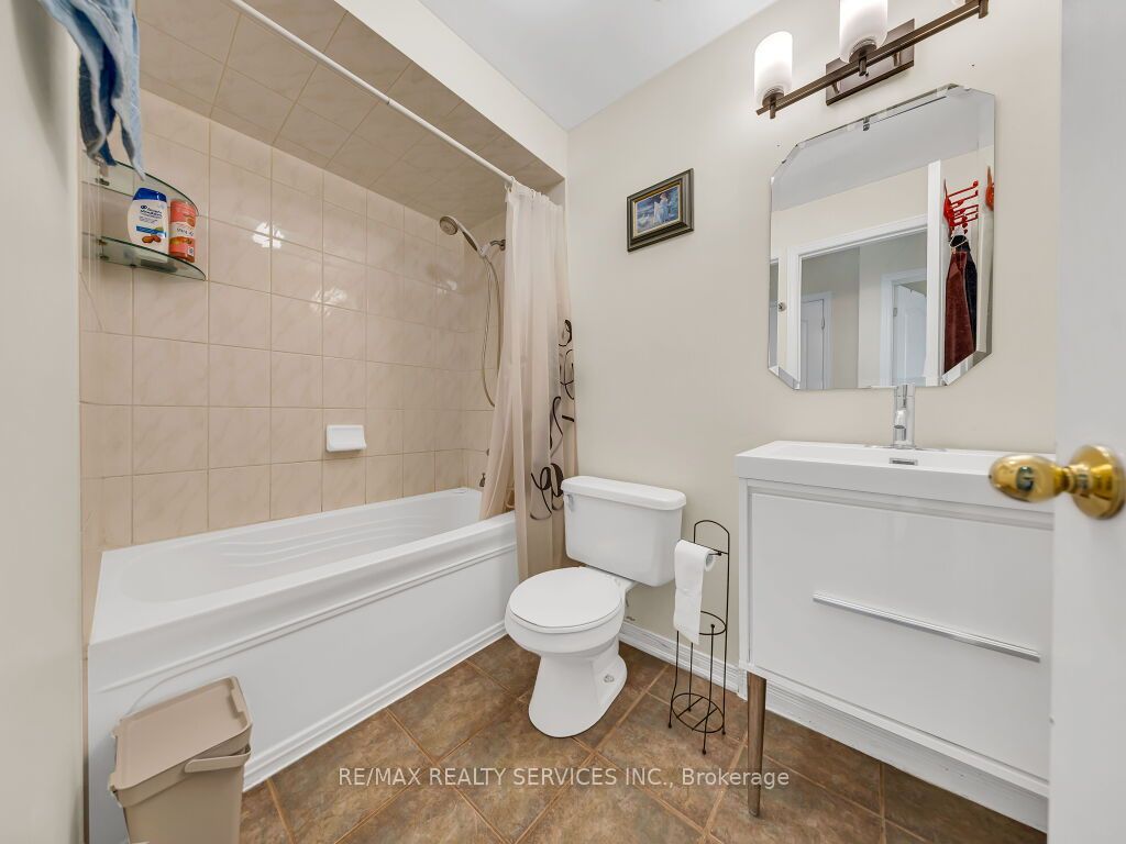 101 River Rock Crescent Property Photo 30
