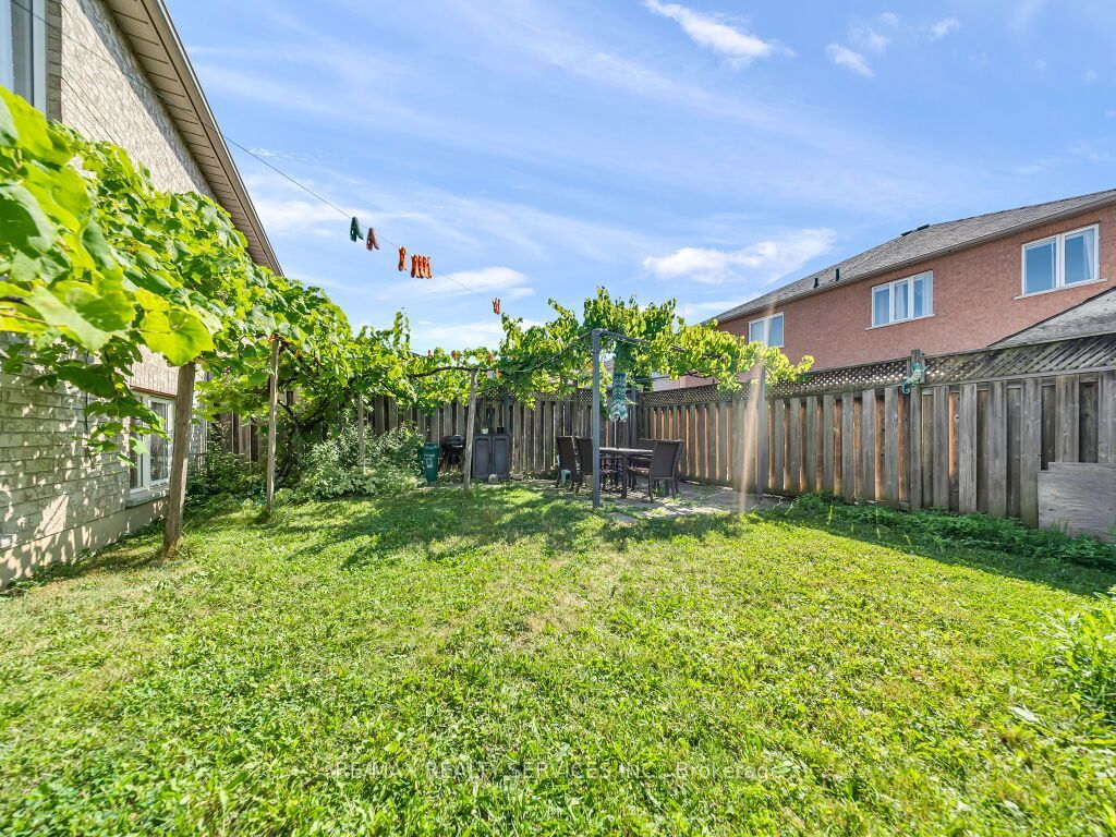 101 River Rock Crescent Property Photo 34