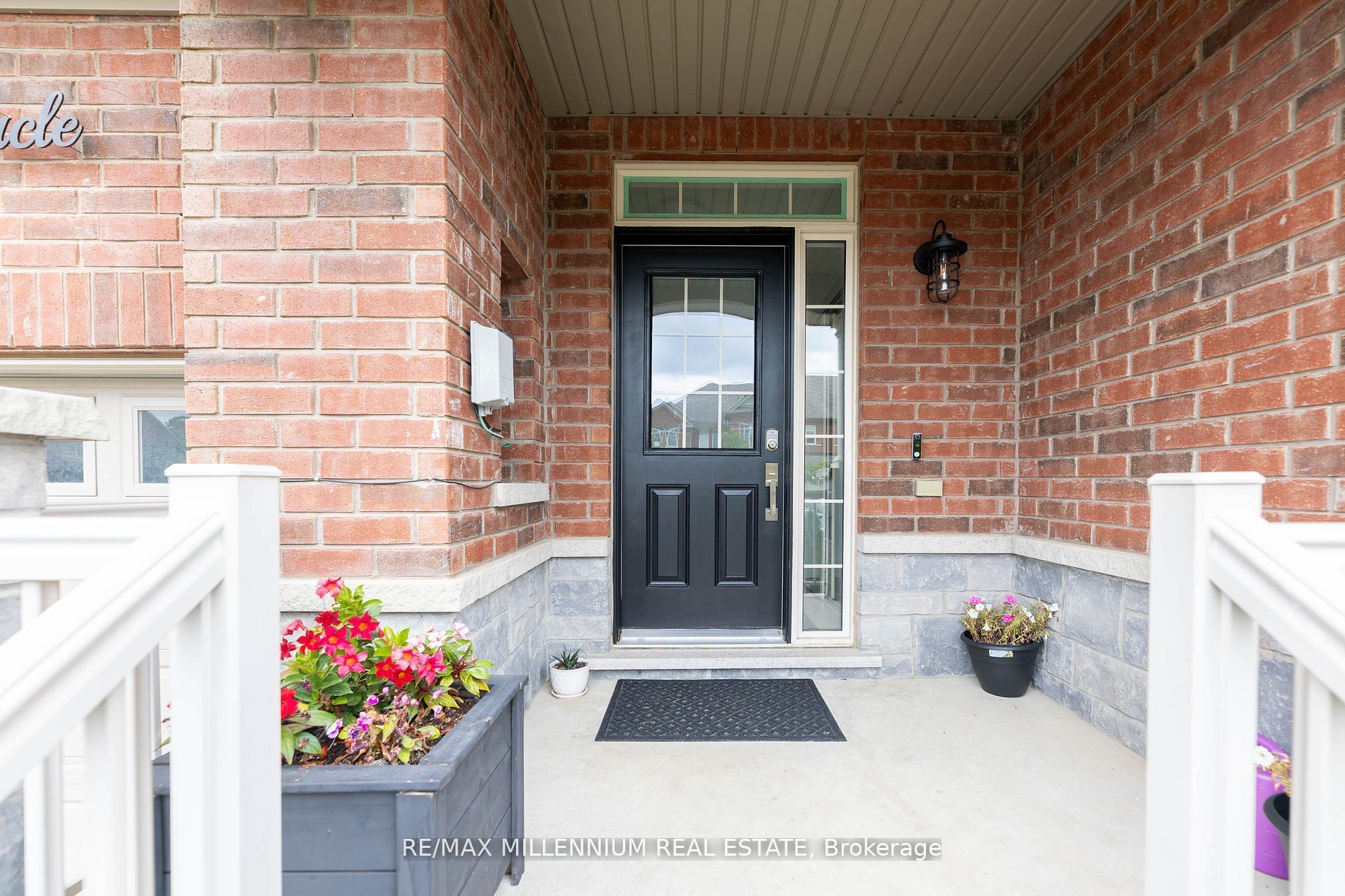 9 Pendulum Circle Property Photo 2