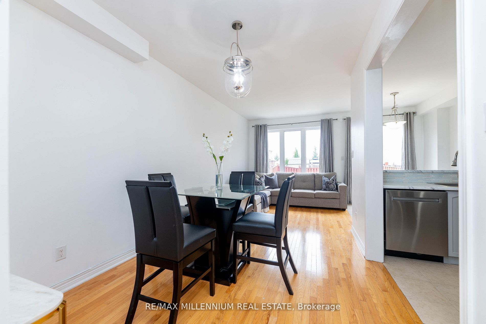 9 Pendulum Circle Property Photo 7