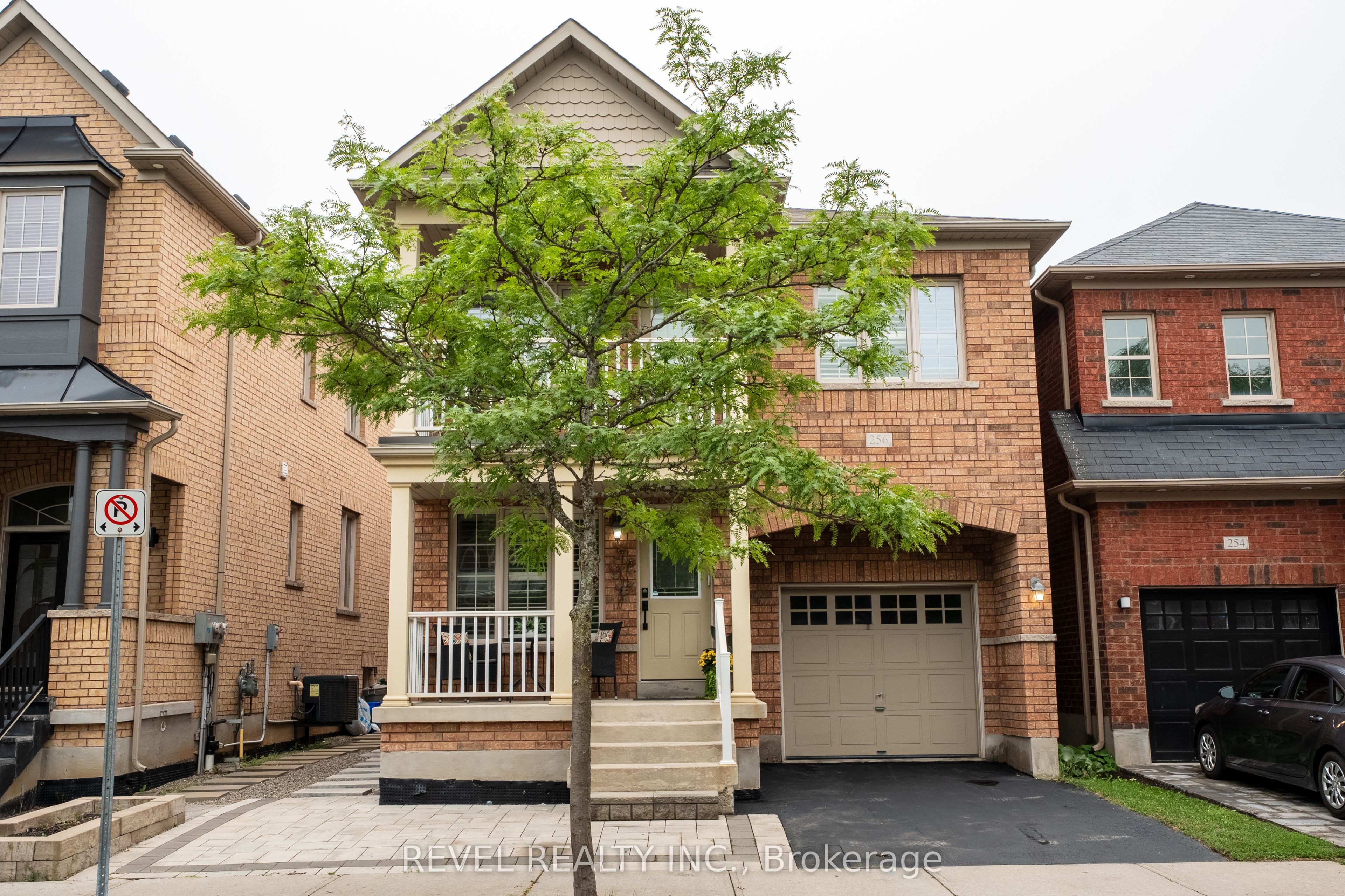 256 Giddings Crescent Property Photo 1