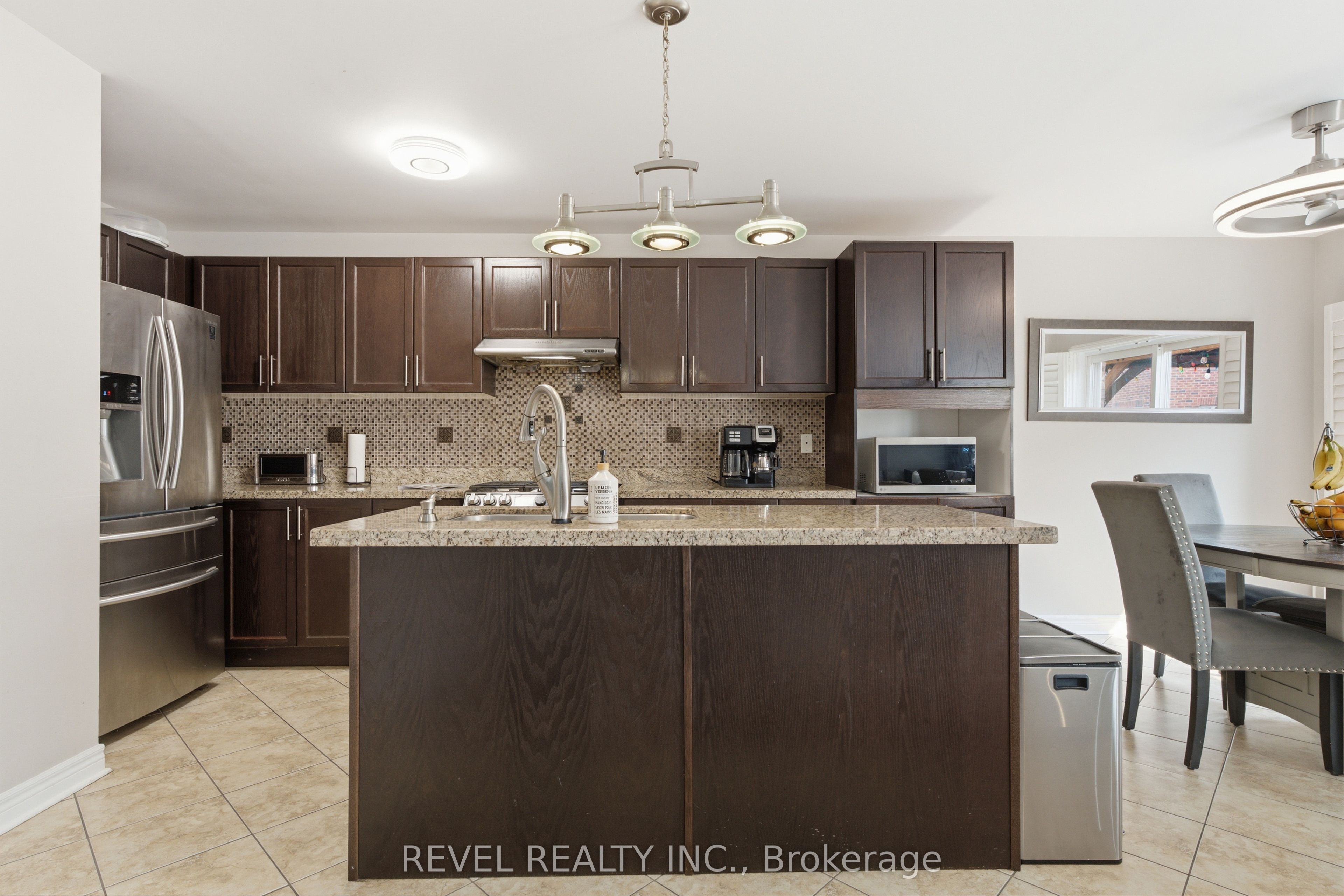 256 Giddings Crescent Property Photo 7
