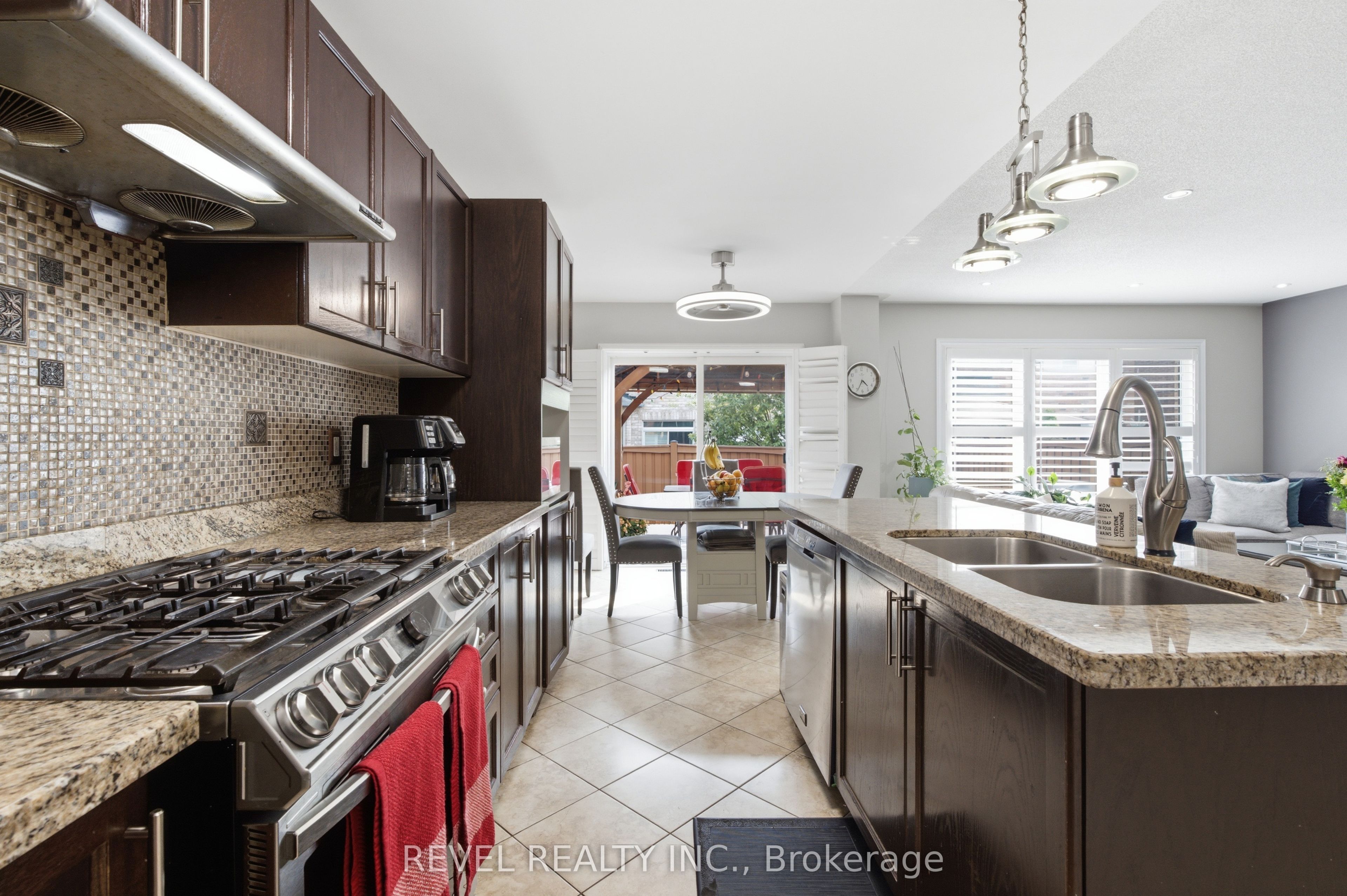 256 Giddings Crescent Property Photo 8