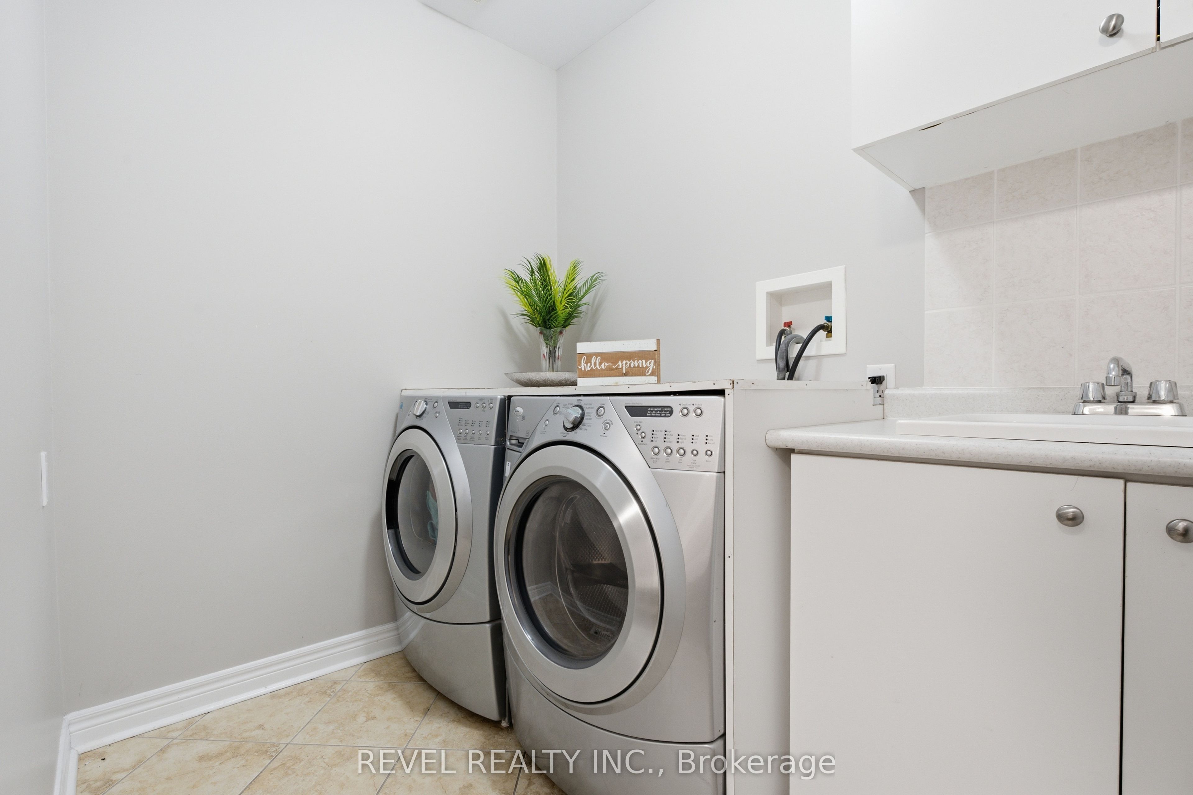 256 Giddings Crescent Property Photo 12
