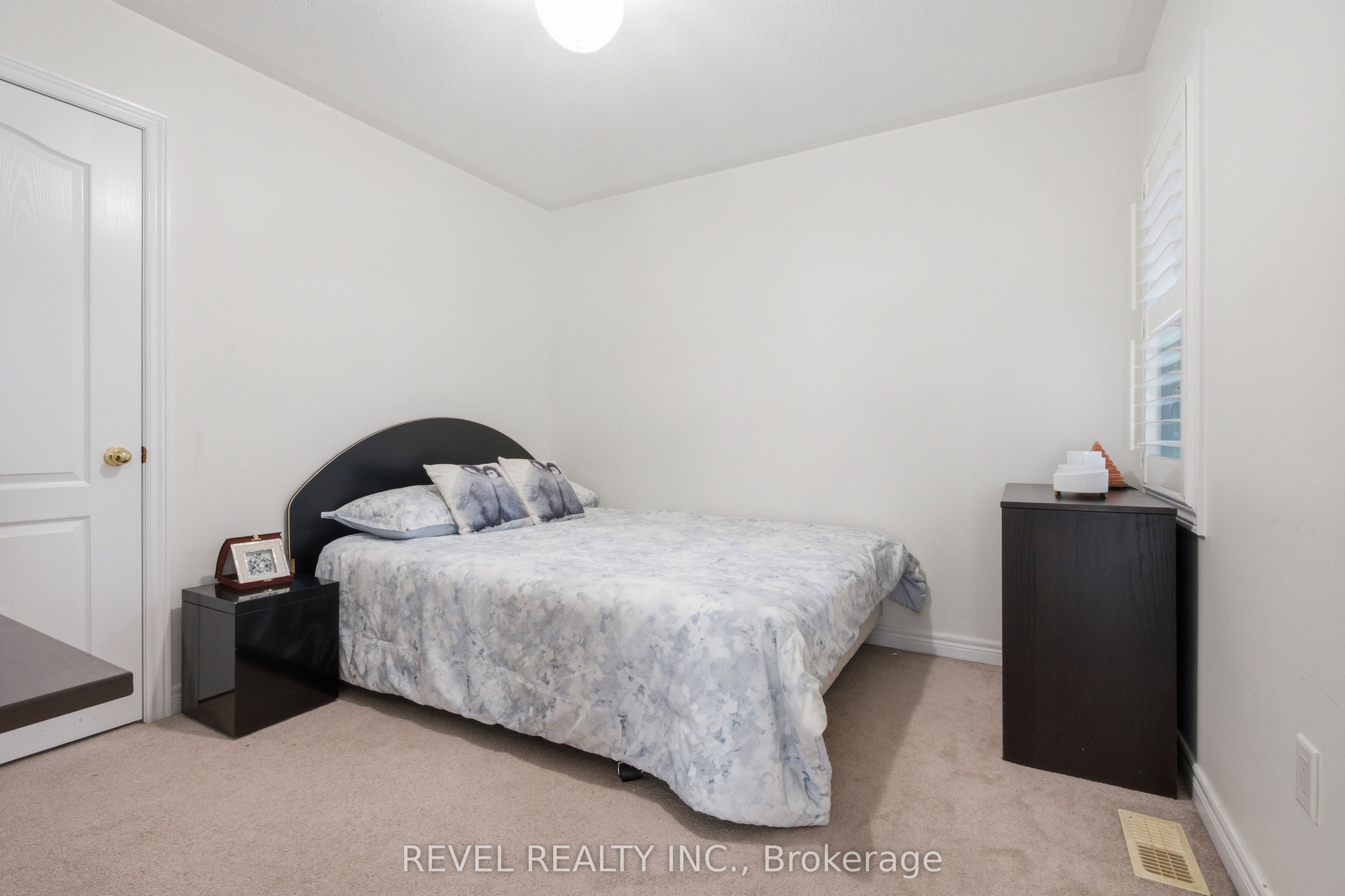 256 Giddings Crescent Property Photo 16