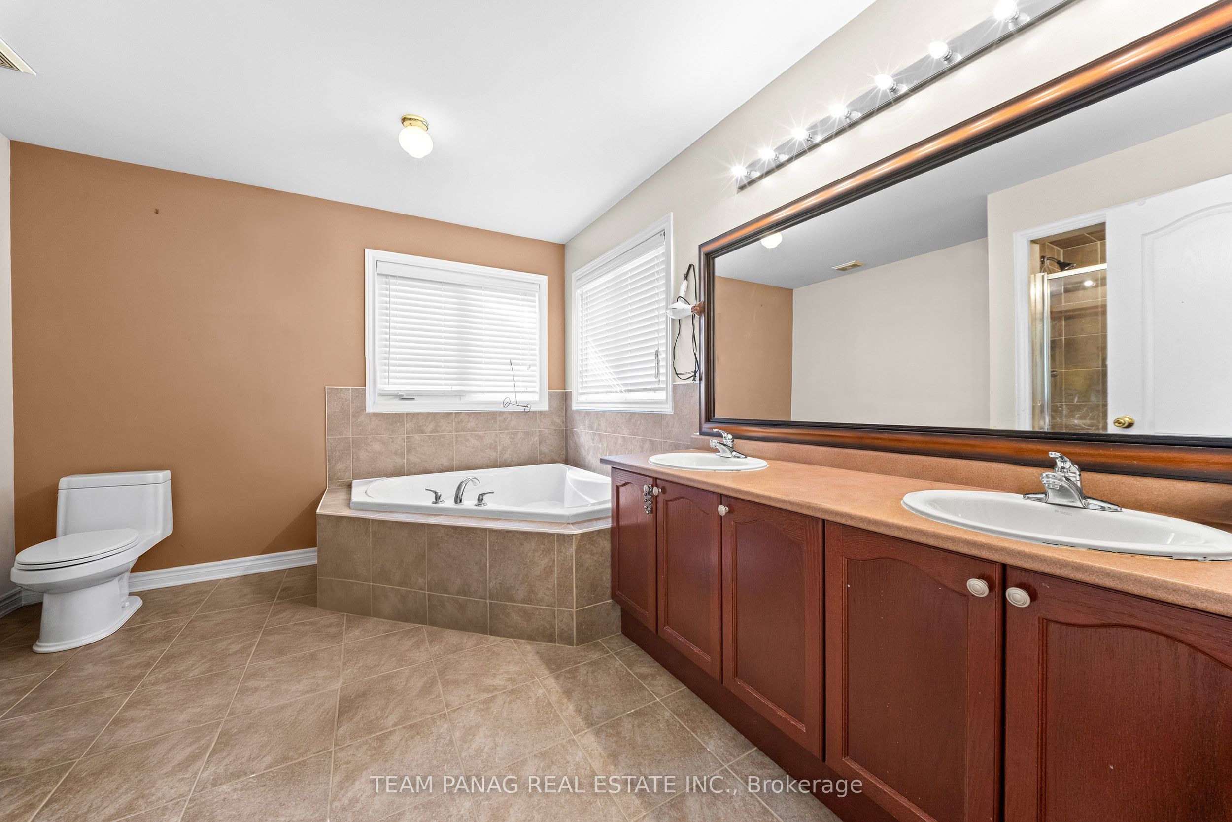 47 Sorbonne Drive Property Photo 27