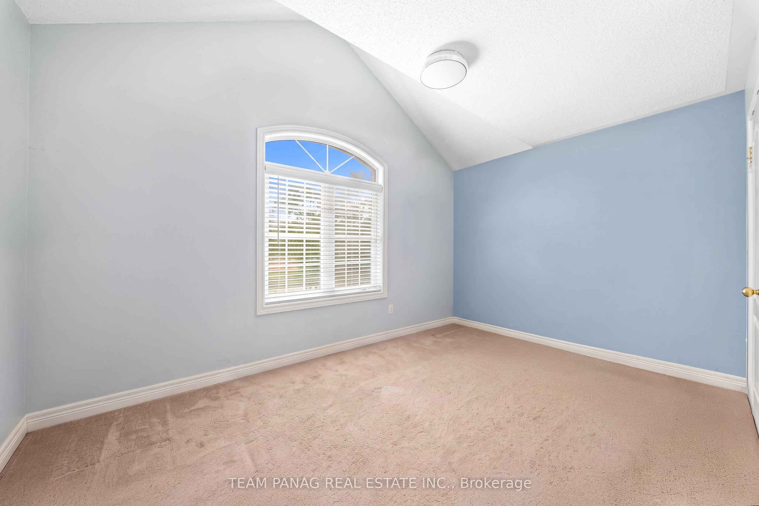 47 Sorbonne Drive Property Photo 32