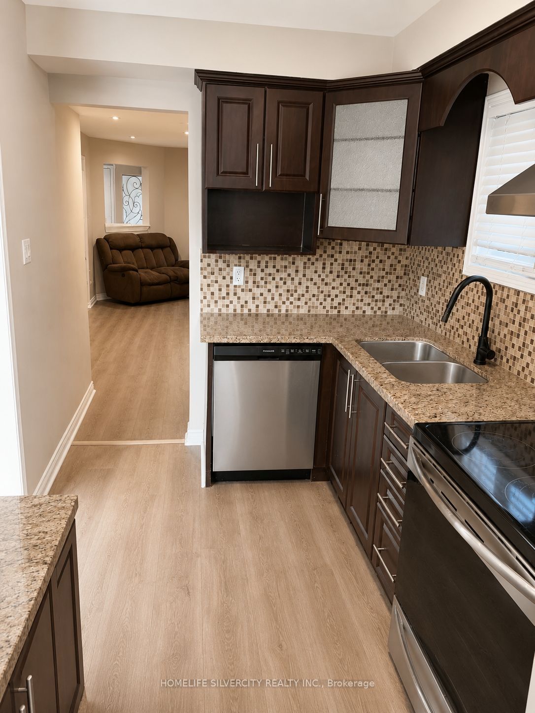 W13704036 Property Photo 10