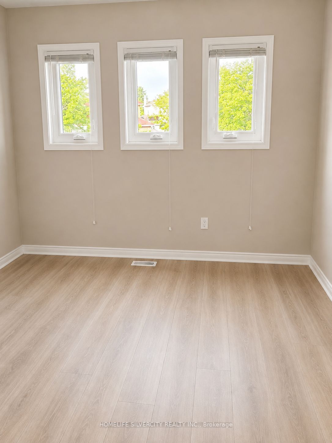 W13704036 Property Photo 13