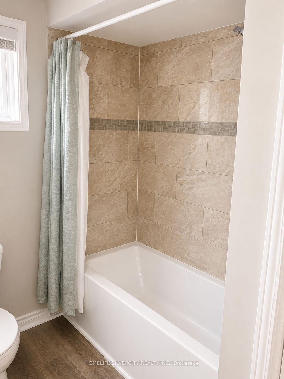 W13704036 Property Photo 20